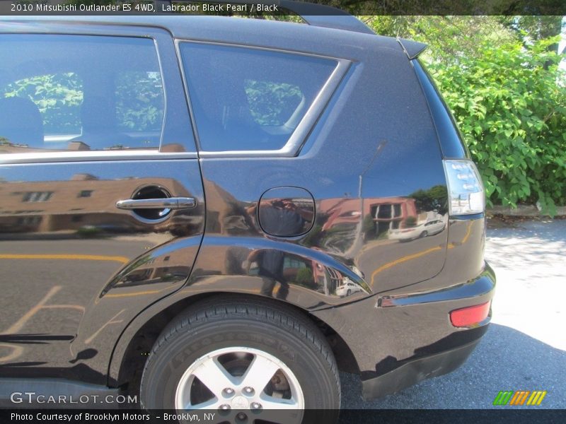 Labrador Black Pearl / Black 2010 Mitsubishi Outlander ES 4WD
