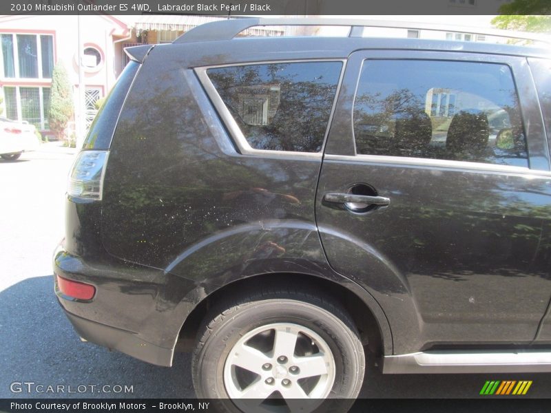 Labrador Black Pearl / Black 2010 Mitsubishi Outlander ES 4WD