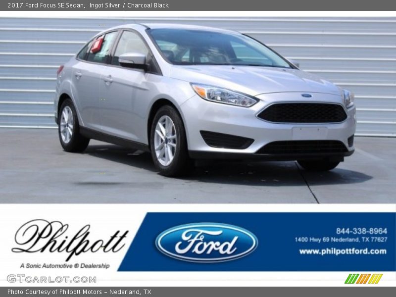 Ingot Silver / Charcoal Black 2017 Ford Focus SE Sedan