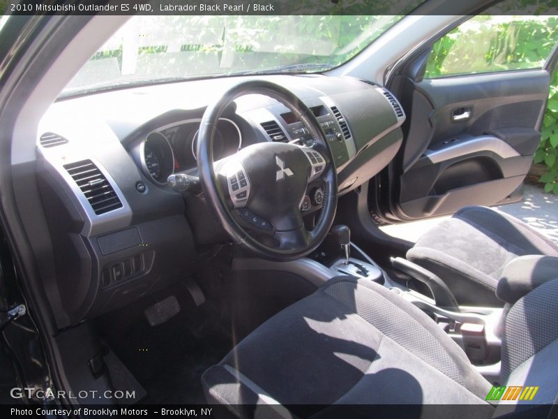 Labrador Black Pearl / Black 2010 Mitsubishi Outlander ES 4WD