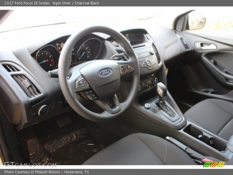 Ingot Silver / Charcoal Black 2017 Ford Focus SE Sedan