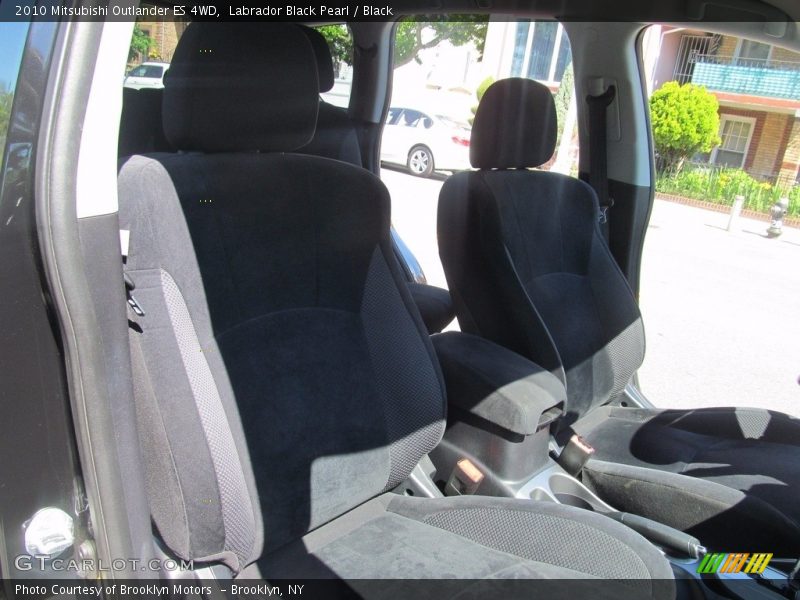 Labrador Black Pearl / Black 2010 Mitsubishi Outlander ES 4WD