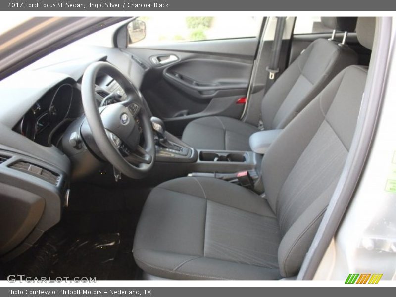 Ingot Silver / Charcoal Black 2017 Ford Focus SE Sedan