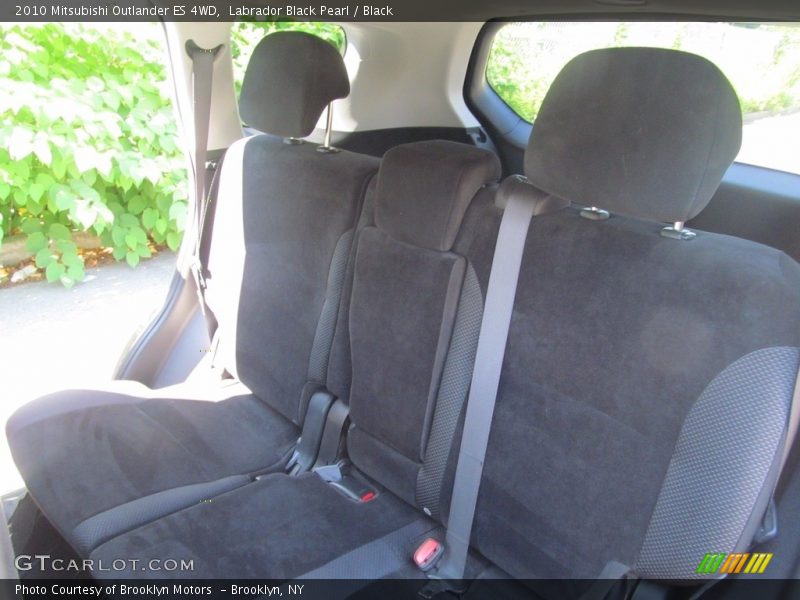 Labrador Black Pearl / Black 2010 Mitsubishi Outlander ES 4WD