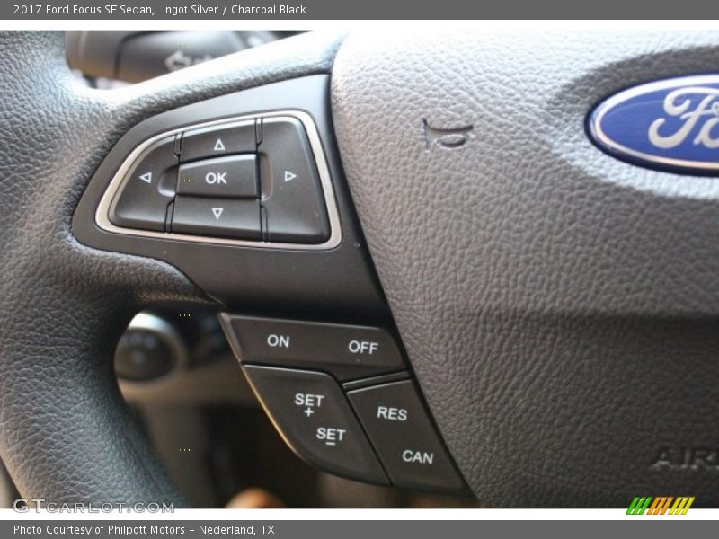 Ingot Silver / Charcoal Black 2017 Ford Focus SE Sedan