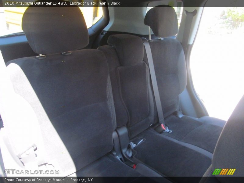 Labrador Black Pearl / Black 2010 Mitsubishi Outlander ES 4WD