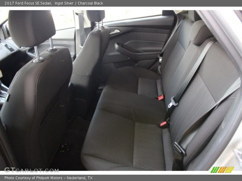Ingot Silver / Charcoal Black 2017 Ford Focus SE Sedan
