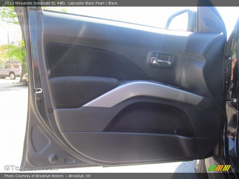 Labrador Black Pearl / Black 2010 Mitsubishi Outlander ES 4WD