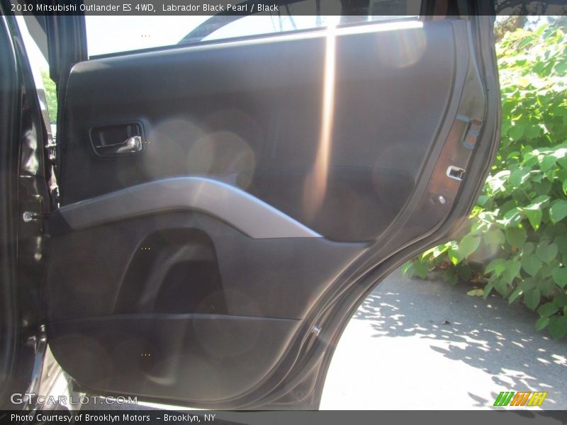 Labrador Black Pearl / Black 2010 Mitsubishi Outlander ES 4WD