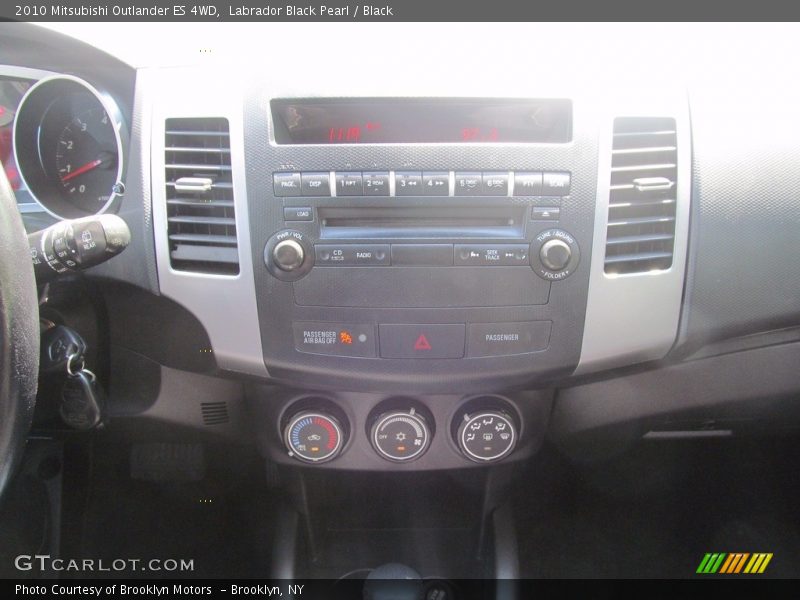 Labrador Black Pearl / Black 2010 Mitsubishi Outlander ES 4WD