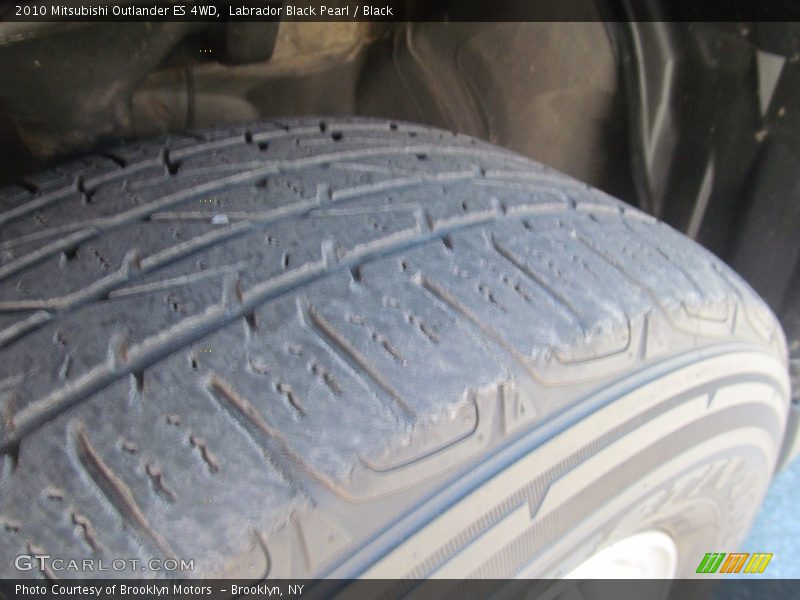 Labrador Black Pearl / Black 2010 Mitsubishi Outlander ES 4WD