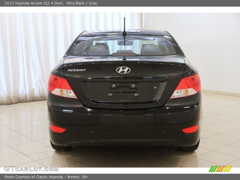 Ultra Black / Gray 2013 Hyundai Accent GLS 4 Door