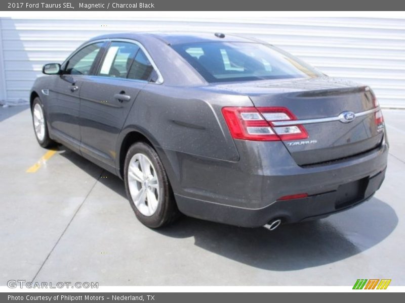 Magnetic / Charcoal Black 2017 Ford Taurus SEL