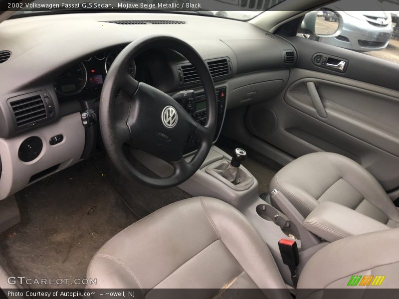 Mojave Beige Metallic / Black 2002 Volkswagen Passat GLS Sedan