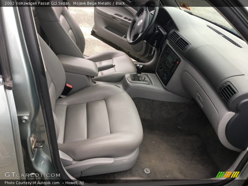 Mojave Beige Metallic / Black 2002 Volkswagen Passat GLS Sedan