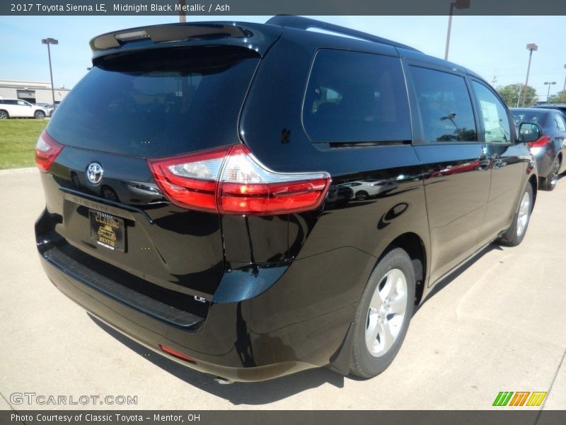 Midnight Black Metallic / Ash 2017 Toyota Sienna LE
