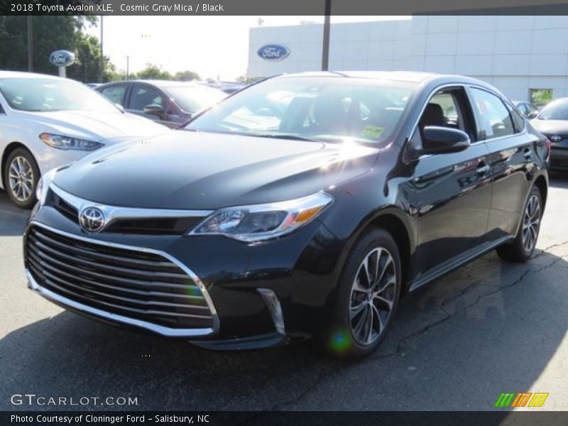 Front 3/4 View of 2018 Avalon XLE