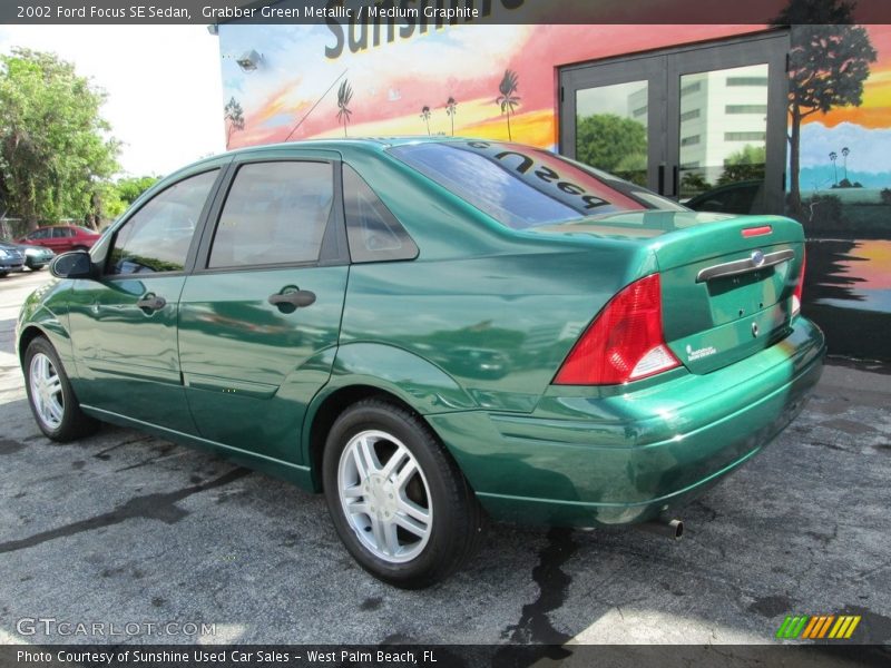 Grabber Green Metallic / Medium Graphite 2002 Ford Focus SE Sedan