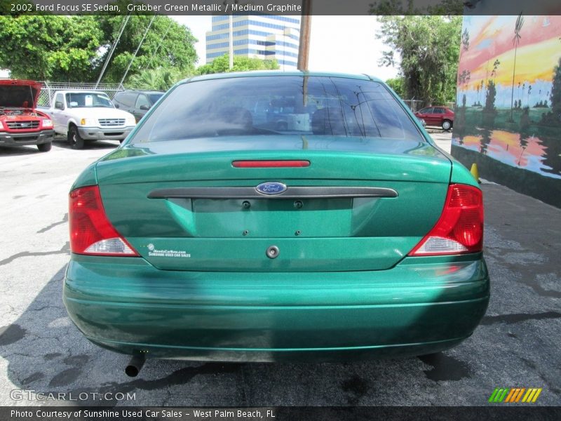 Grabber Green Metallic / Medium Graphite 2002 Ford Focus SE Sedan