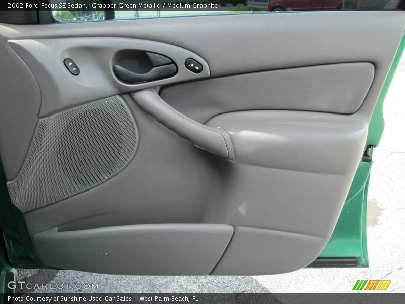 Grabber Green Metallic / Medium Graphite 2002 Ford Focus SE Sedan