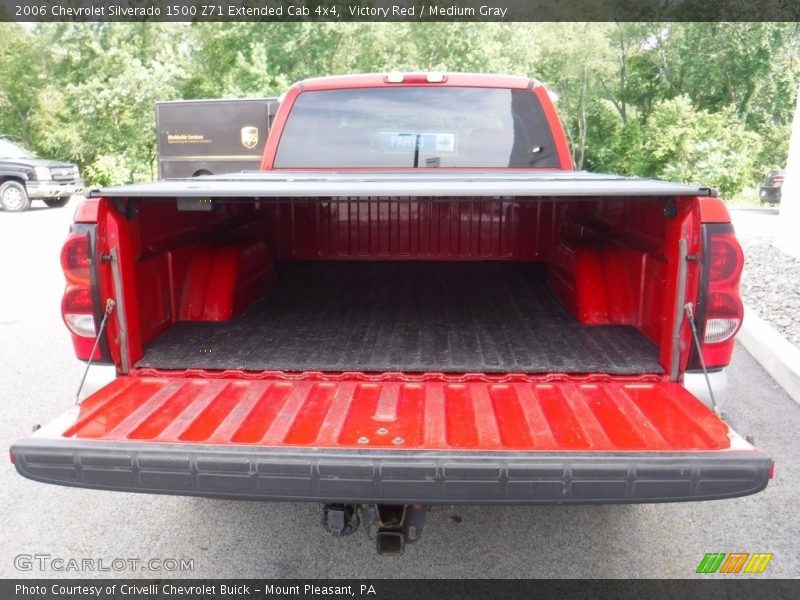 Victory Red / Medium Gray 2006 Chevrolet Silverado 1500 Z71 Extended Cab 4x4