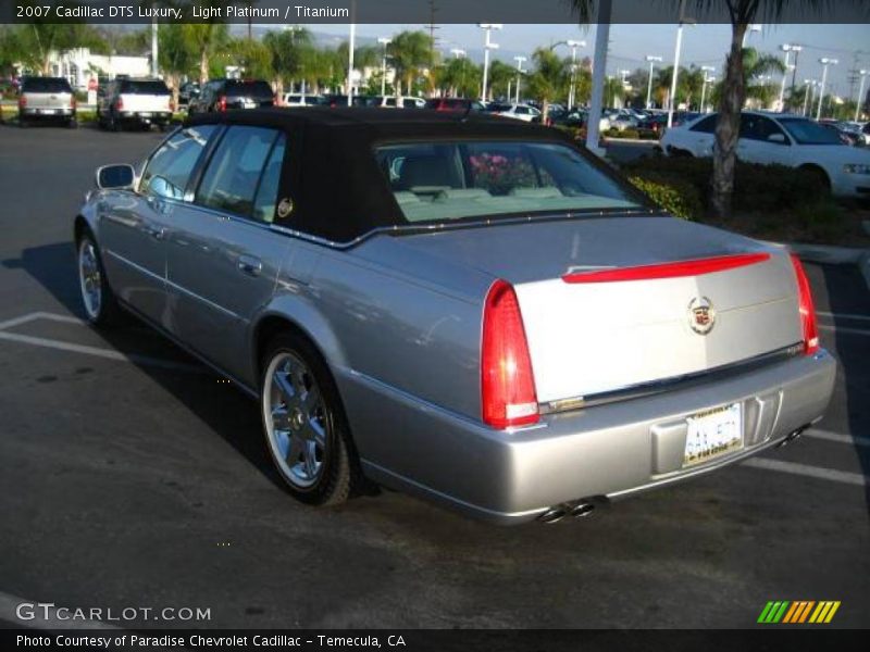 Light Platinum / Titanium 2007 Cadillac DTS Luxury
