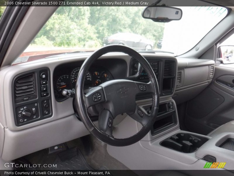 Victory Red / Medium Gray 2006 Chevrolet Silverado 1500 Z71 Extended Cab 4x4
