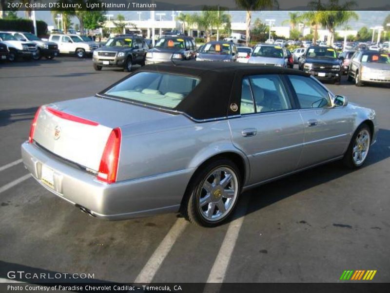 Light Platinum / Titanium 2007 Cadillac DTS Luxury