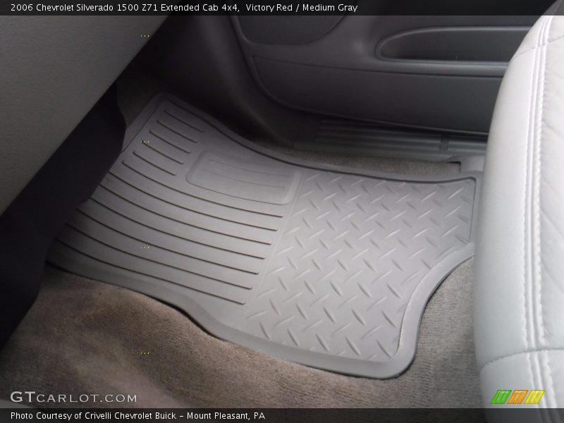 Victory Red / Medium Gray 2006 Chevrolet Silverado 1500 Z71 Extended Cab 4x4
