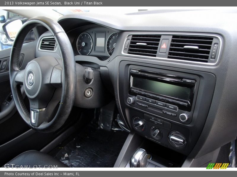 Black Uni / Titan Black 2013 Volkswagen Jetta SE Sedan