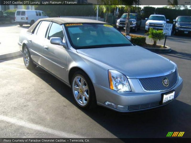Light Platinum / Titanium 2007 Cadillac DTS Luxury