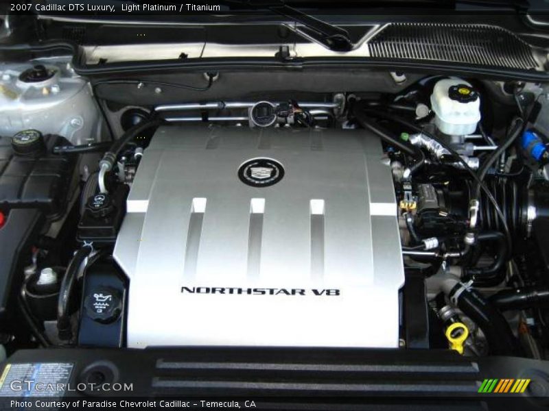 Light Platinum / Titanium 2007 Cadillac DTS Luxury