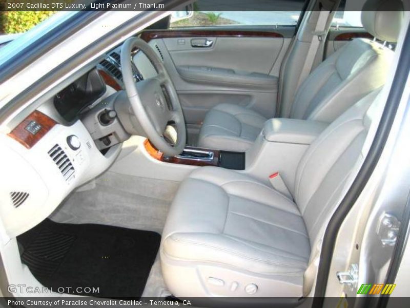 Light Platinum / Titanium 2007 Cadillac DTS Luxury