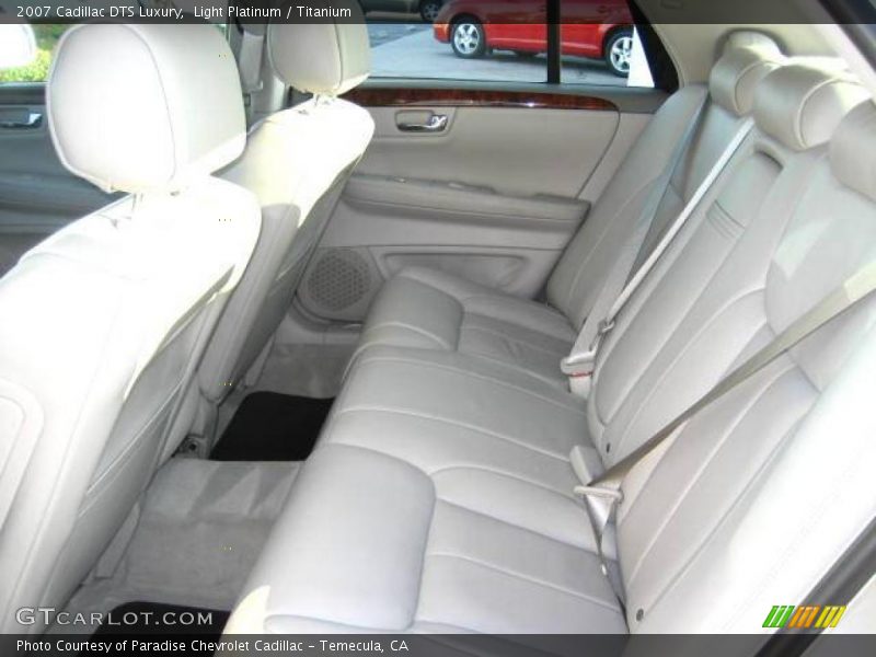 Light Platinum / Titanium 2007 Cadillac DTS Luxury