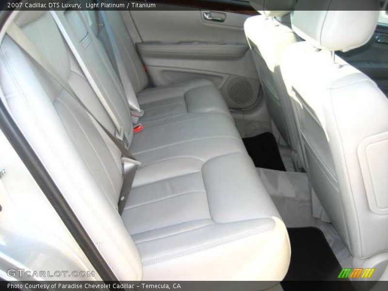 Light Platinum / Titanium 2007 Cadillac DTS Luxury
