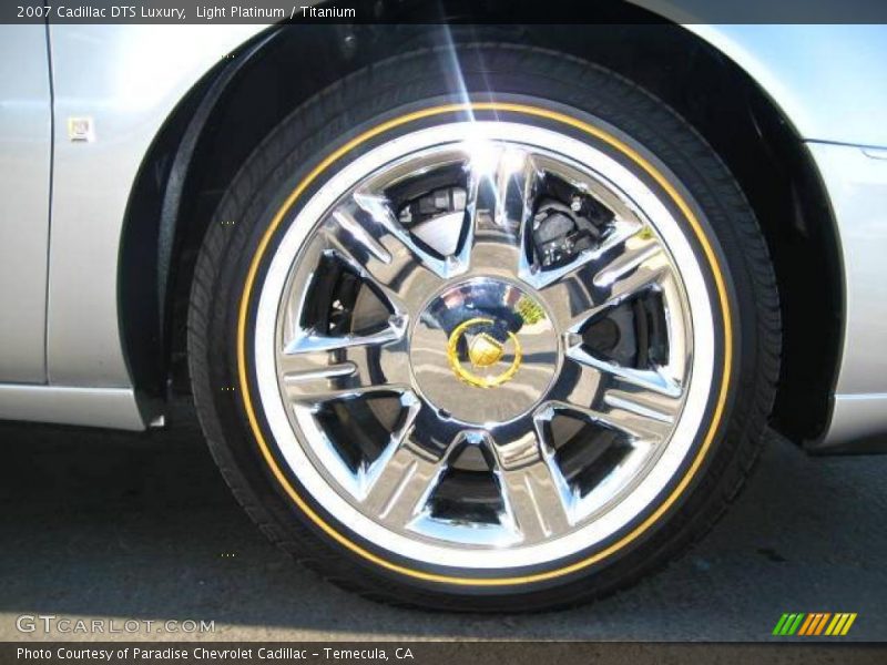 Light Platinum / Titanium 2007 Cadillac DTS Luxury