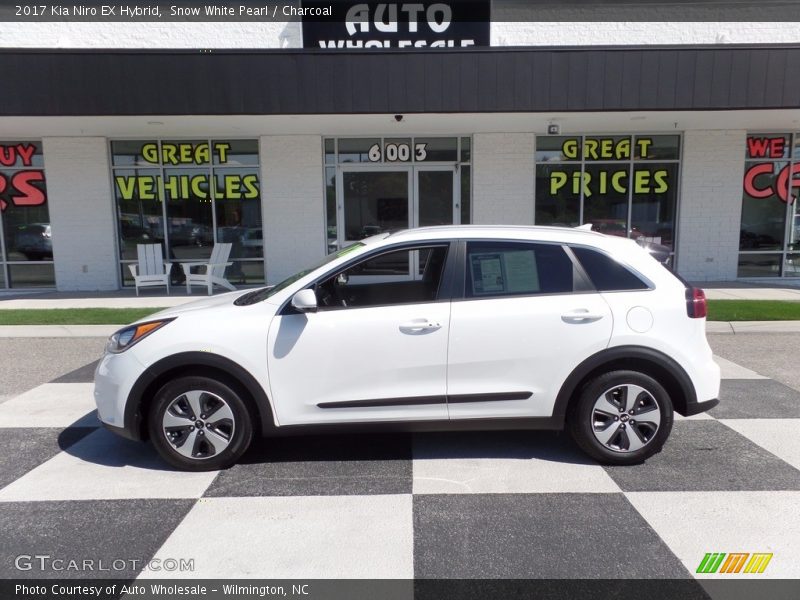 Snow White Pearl / Charcoal 2017 Kia Niro EX Hybrid