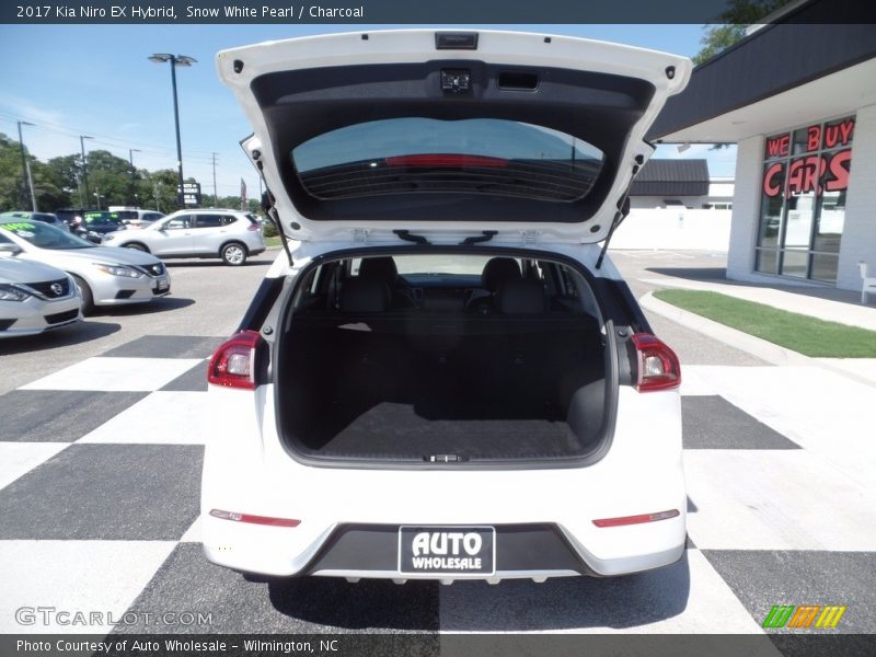 Snow White Pearl / Charcoal 2017 Kia Niro EX Hybrid