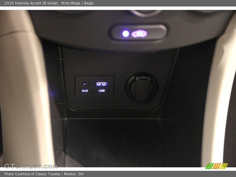 Misty Beige / Beige 2016 Hyundai Accent SE Sedan