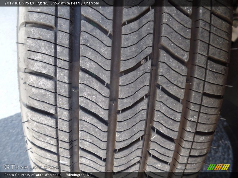 Snow White Pearl / Charcoal 2017 Kia Niro EX Hybrid