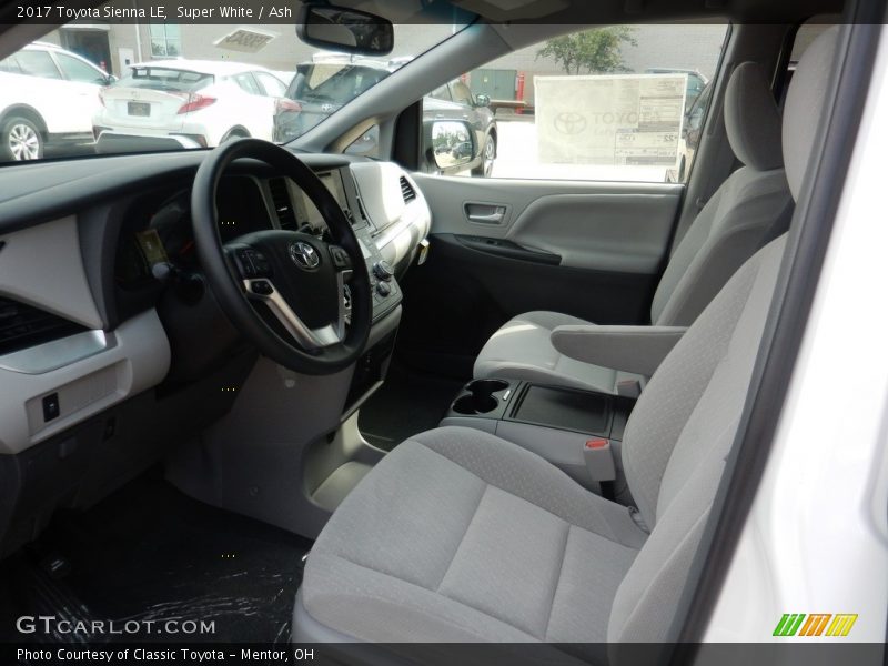Super White / Ash 2017 Toyota Sienna LE