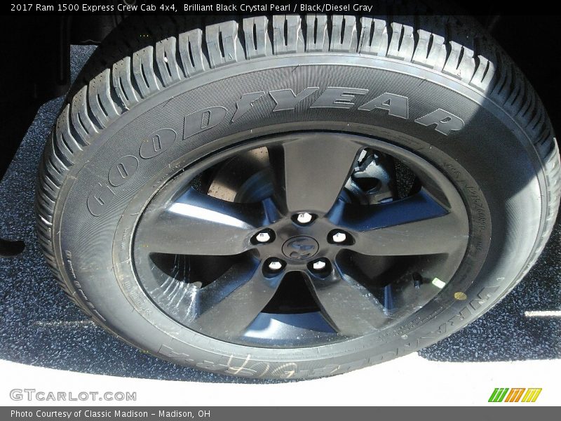 Brilliant Black Crystal Pearl / Black/Diesel Gray 2017 Ram 1500 Express Crew Cab 4x4