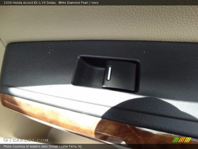 White Diamond Pearl / Ivory 2009 Honda Accord EX-L V6 Sedan