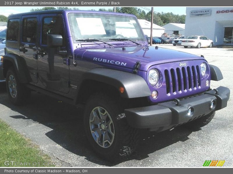 Front 3/4 View of 2017 Wrangler Unlimited Rubicon 4x4
