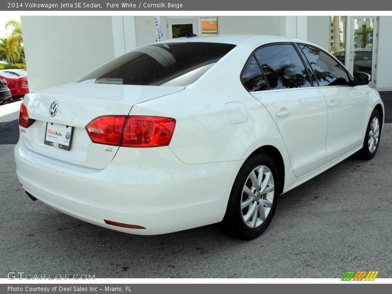 Pure White / Cornsilk Beige 2014 Volkswagen Jetta SE Sedan