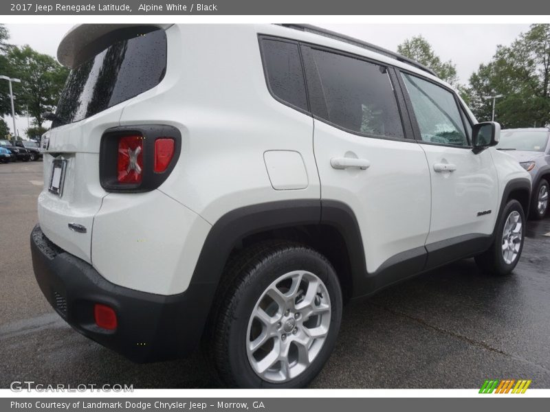 Alpine White / Black 2017 Jeep Renegade Latitude