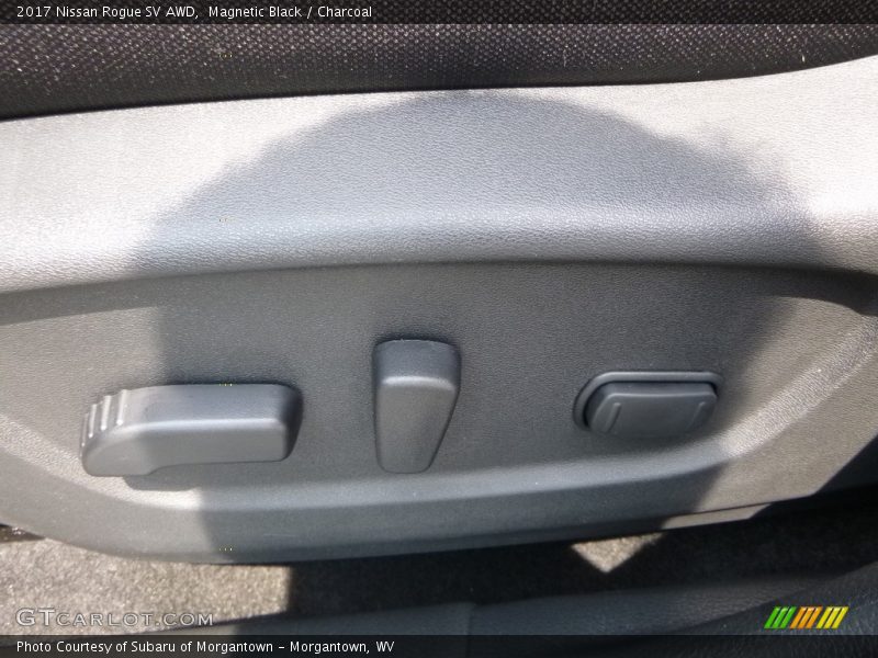 Magnetic Black / Charcoal 2017 Nissan Rogue SV AWD