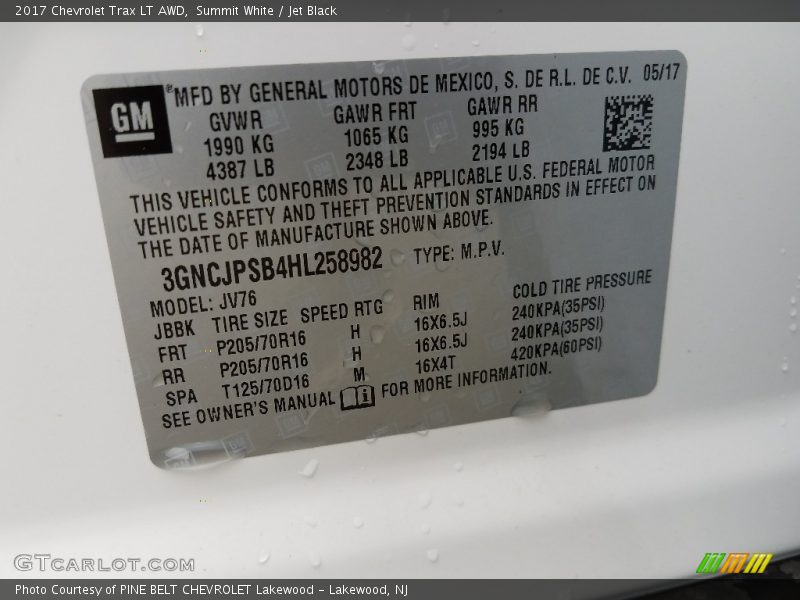 Summit White / Jet Black 2017 Chevrolet Trax LT AWD