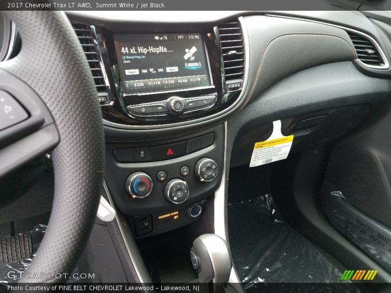 Summit White / Jet Black 2017 Chevrolet Trax LT AWD