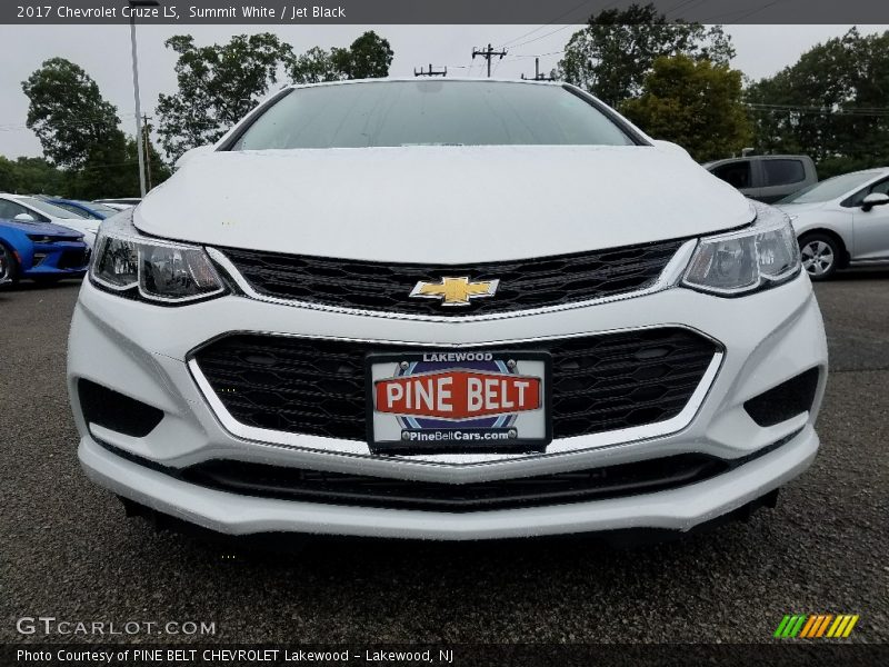 Summit White / Jet Black 2017 Chevrolet Cruze LS